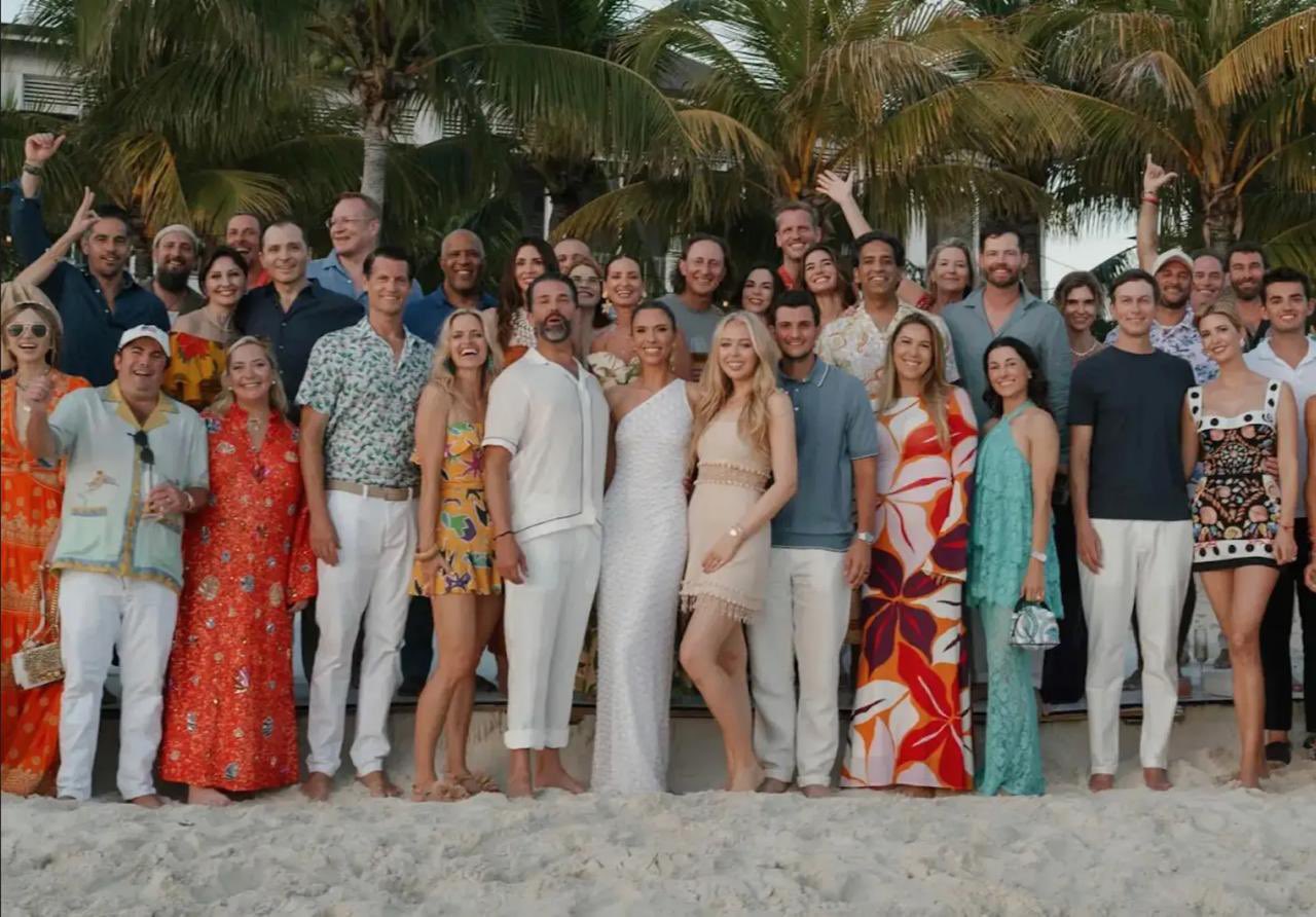 小川普與社交名媛貝蒂娜・安德森（Bettina Anderson）的婚禮持續 3 天，在兩座私人島嶼舉行，賓客約 50 人。 圖:翻攝自X帳號@GloOouD