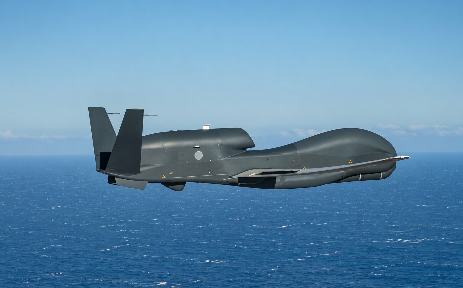 日本墜海「全球鷹」打撈最新 尋獲1.5×1.4公尺碎片