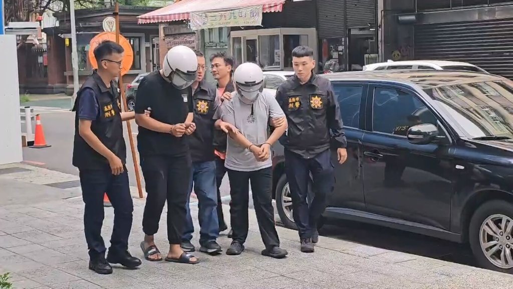 闖基隆廢棄十八羅漢洞涉炸毀塑像 警逮8嫌