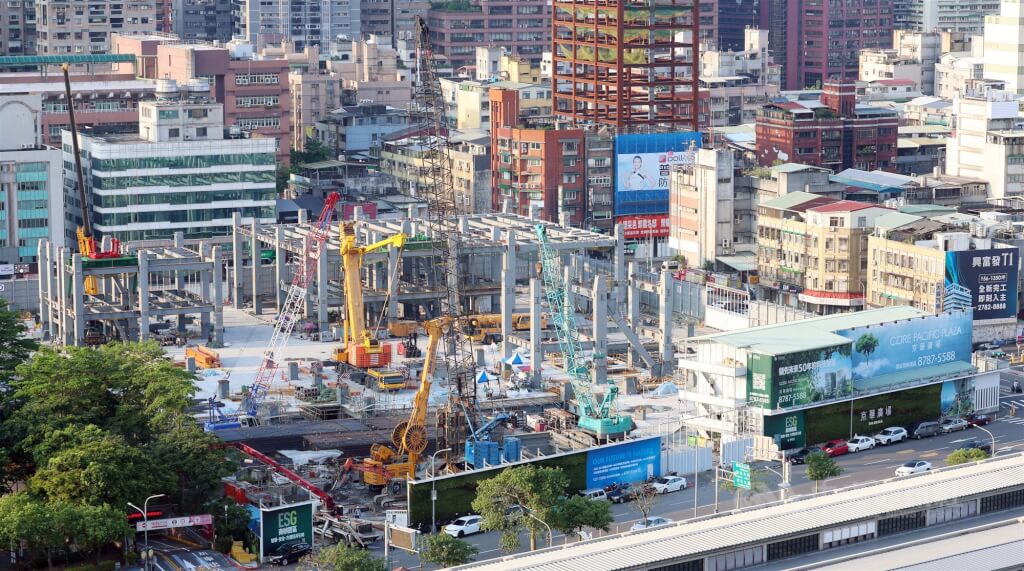 京華城土地扣押案 鼎越提抗告高院第4度發回