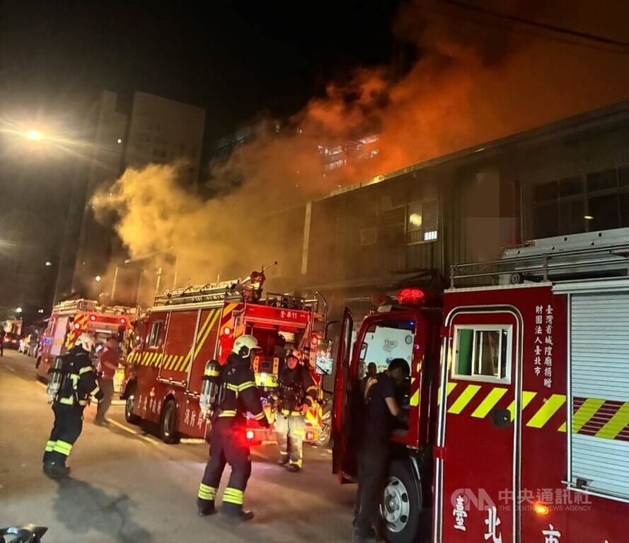 台北林森南路美食巷弄火警 2樓民宅起火初查無傷