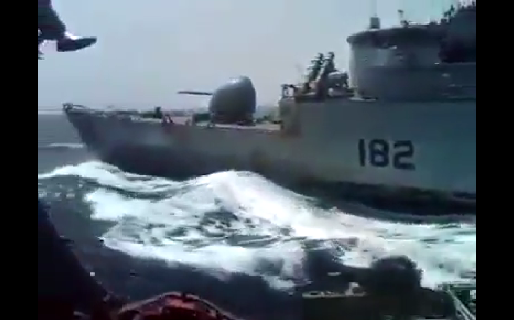 (影) 世仇軍艦直接撞上 ! 印、巴海軍阿拉伯海爆衝突 雙方互控違規
