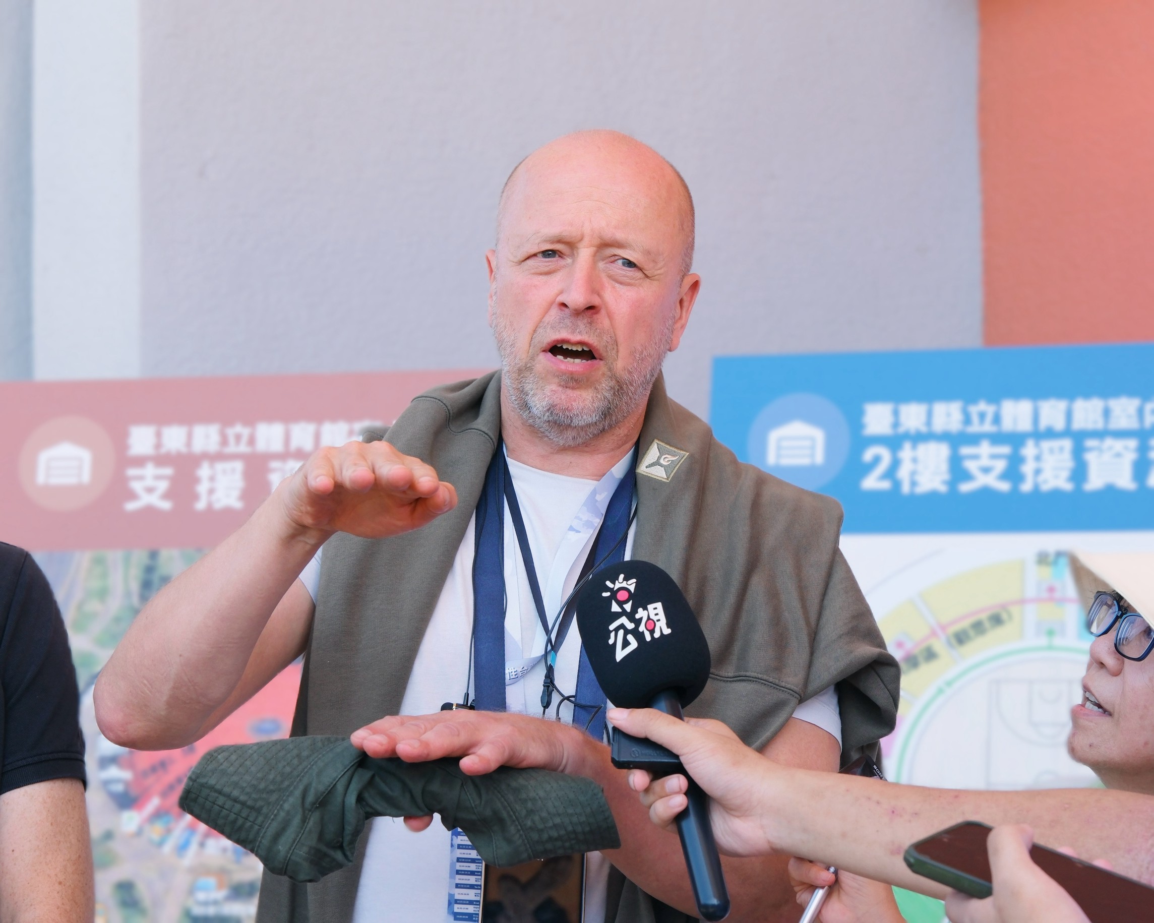  Jonas Oehman 接受媒體採訪。 圖：內政部提供 