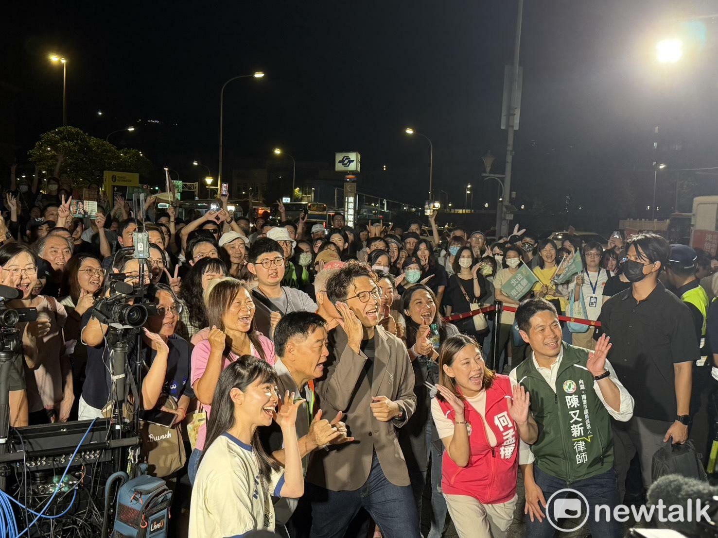  沈伯洋舉辦首場「市長，你給我聽好了」實體活動，人潮踴躍。 圖：高逸帆／攝 