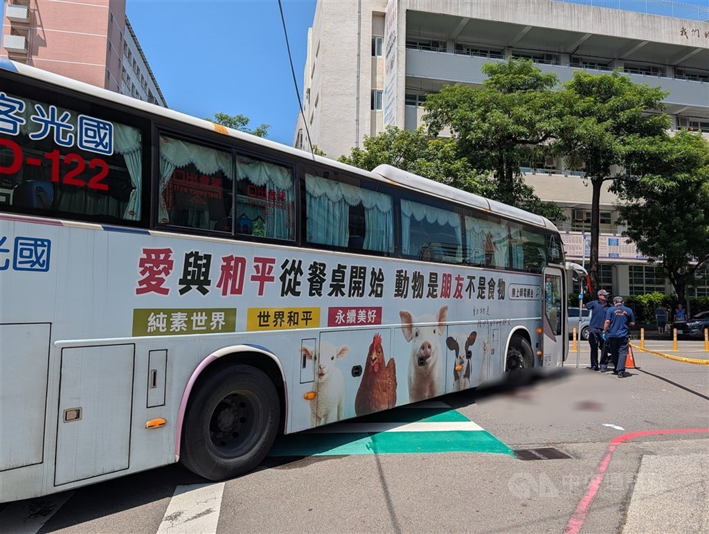 新加坡女台中走斑馬線遭客運撞擊不治 駕駛5萬交保