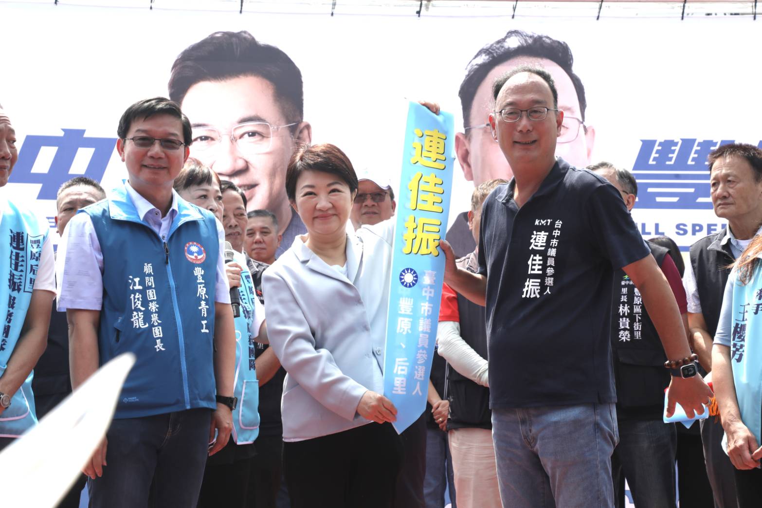 (影) 盧秀燕台中合體江啟臣挺小雞 下午急奔澎湖跨海輔選衝人氣