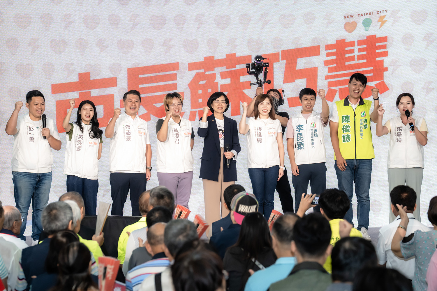  新北市議員彭一書、張嘉玲、張維倩、黃淑君、戴瑋姍、翁震州，新北市議員候選人吳奕萱、張志豪、李昆穎、陳俊諺也共同出席「機車業後援會」成立現場。 圖：蘇巧慧競總提供 