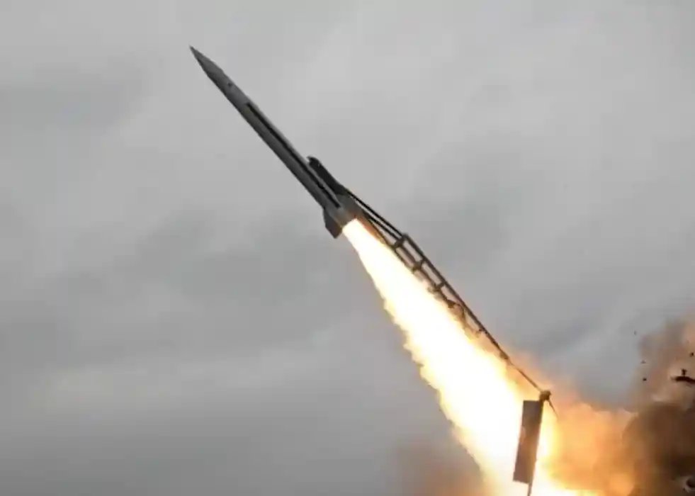 烏軍新武器開轟! FP-7戰術飛彈首上場 澤連斯基興奮喊 : 下一步 量產!