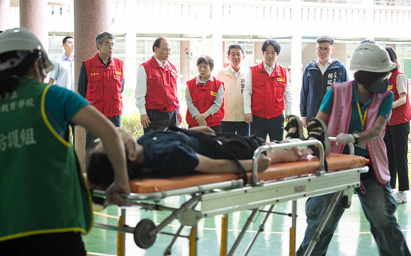 (影)視導學校地震避難掩護演練 賴清德肯定特殊生防災照顧及準備情形