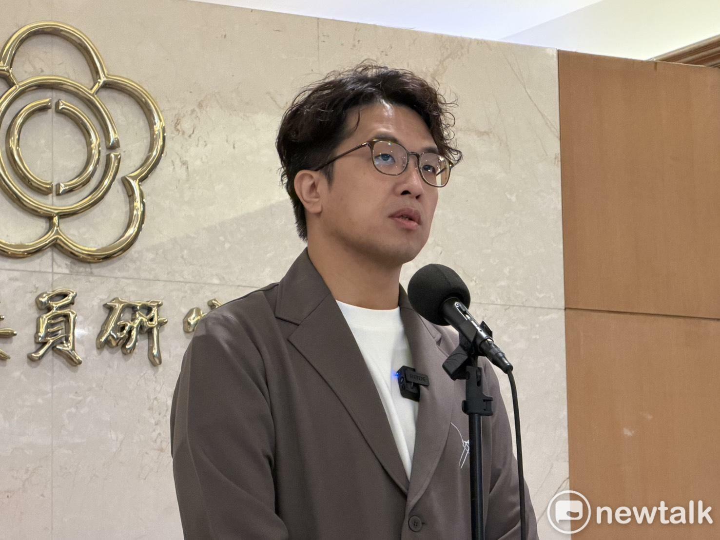 蔣萬安吃鬍鬚張遭批不甩市政 沈伯洋:應維護商家挺政治人物的自由