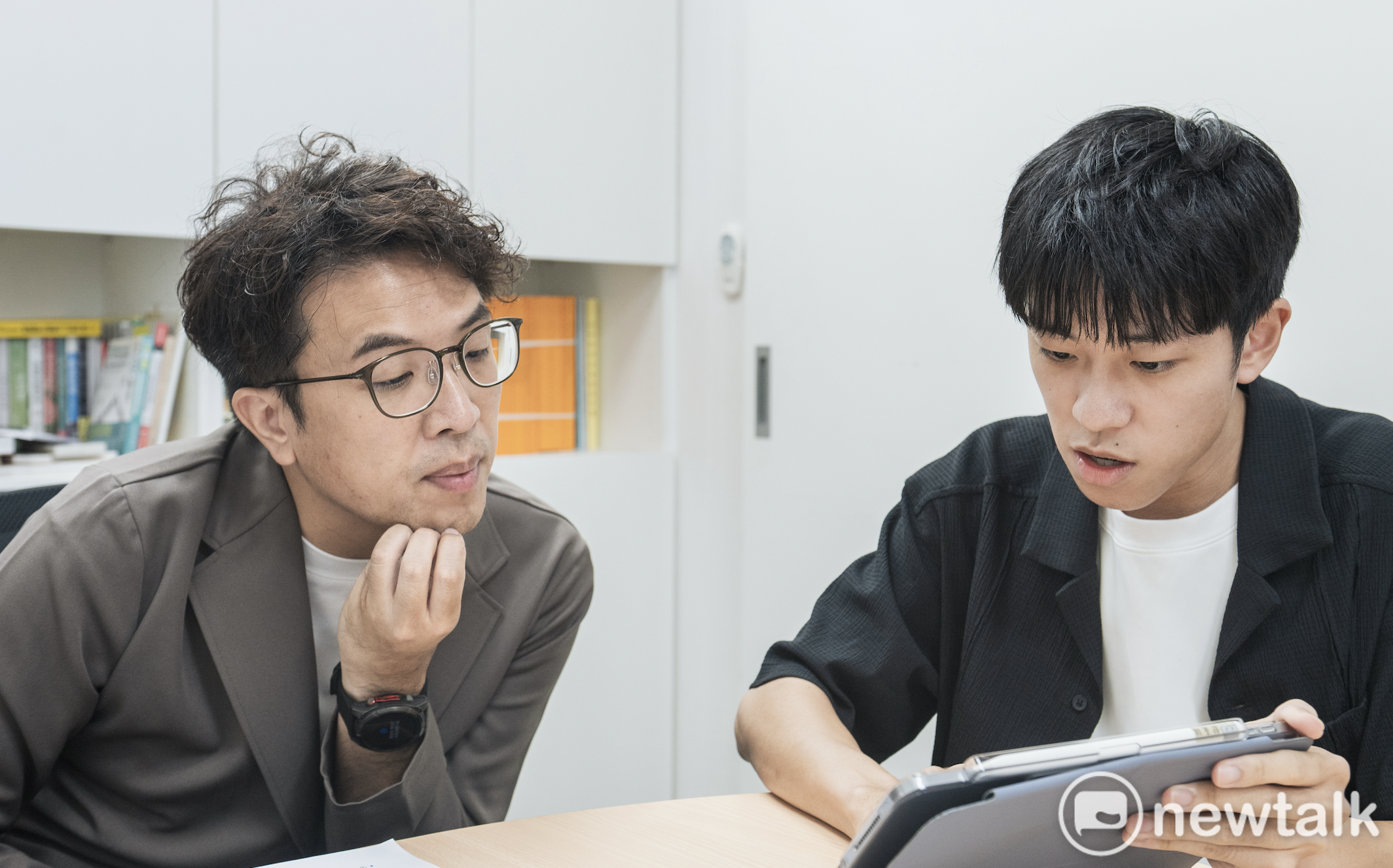 與曾任公車駕駛碩士生會面 沈伯洋:設駕駛長休息站、完善保險制度