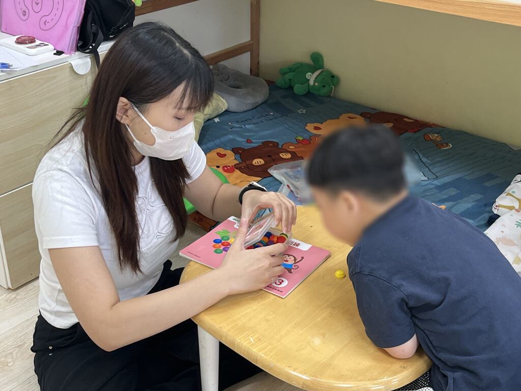 男童早療4年重拾健康 台灣關愛助赴國外新家