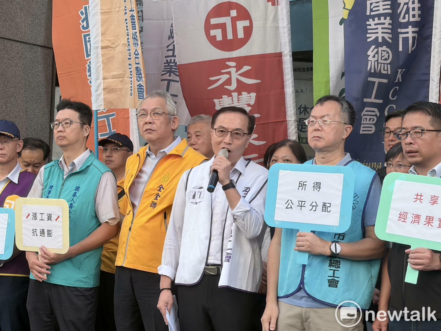  全國產業總工會理事長戴國榮主張最低工資調幅應達7.77%。 圖：李宣萱/攝 