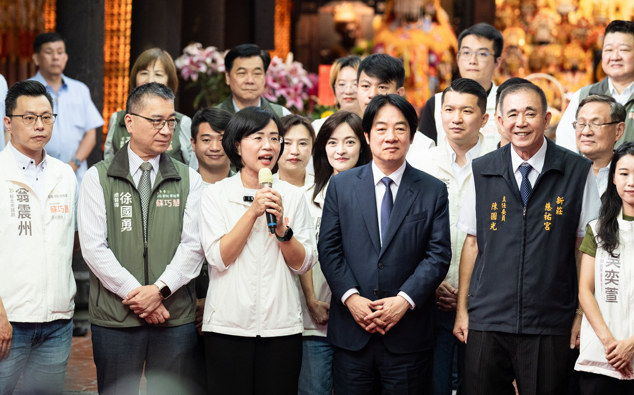 賴清德親贈慈祐宮賀匾「霖雨溥化」 大讚蘇巧慧:向我建議全民共享經濟果實