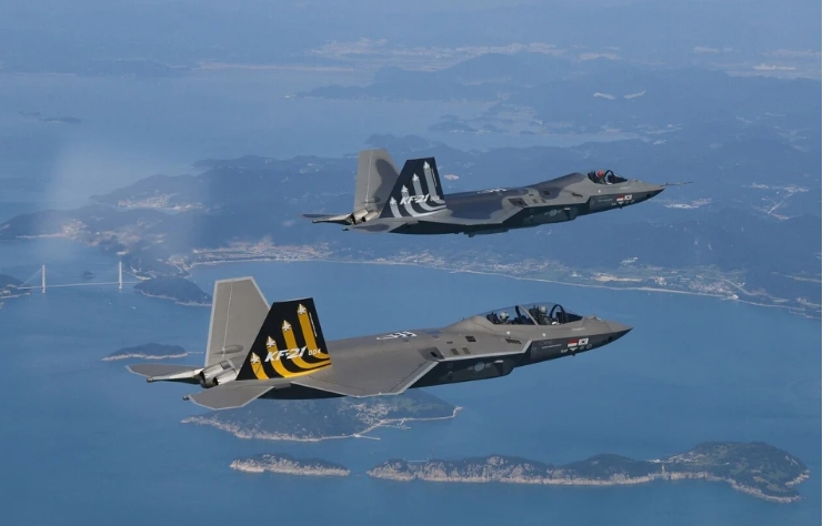 韓國KF-21戰機原型機003與004進行試飛。 圖 : 翻攝自韓國國防部/DAPA 