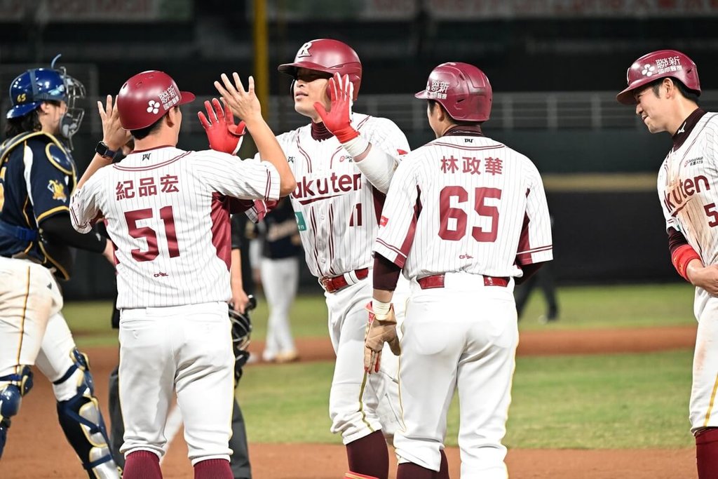兄弟「誤」事花光領先 遭猿隊斬斷8連勝