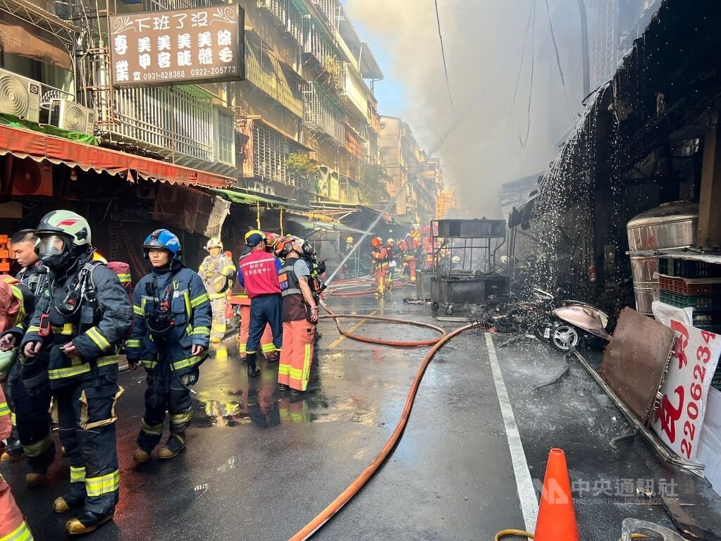 新北新莊公寓早餐店火警 57人疏散14人送醫