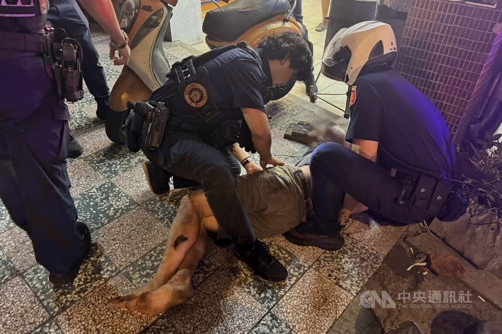 男子神情恍惚見警狂奔滑倒遭逮 桃園警查出安非他命