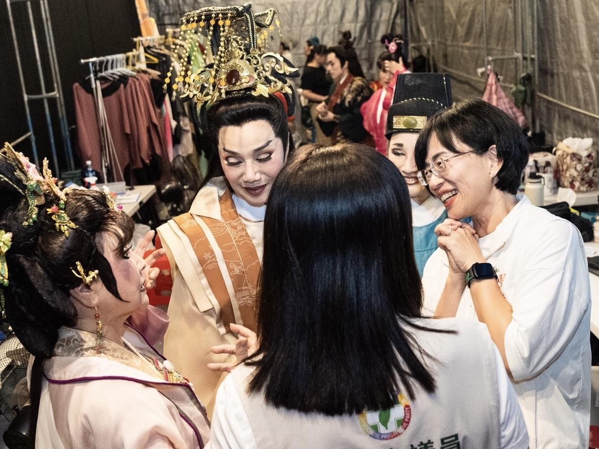  蘇巧慧表示，她非常榮幸能邀請到唐美雲老師的歌仔戲團到三重和所有鄉親分享優質傳統歌仔戲。 圖：蘇巧慧競總提供 