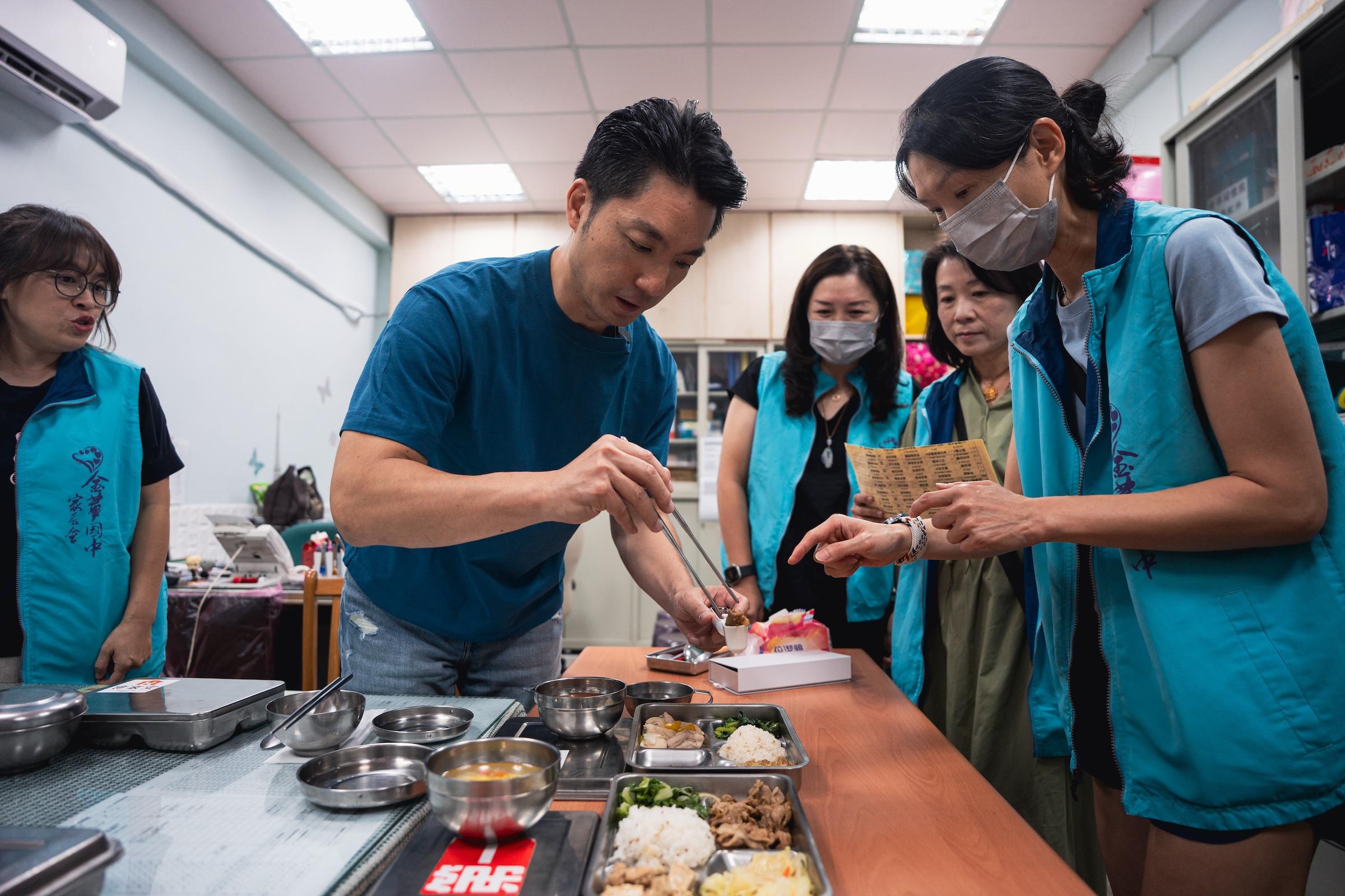 小卷食安延燒!蔣萬安測「鹹度0.8%」 徐閉開轟:能證明新鮮?