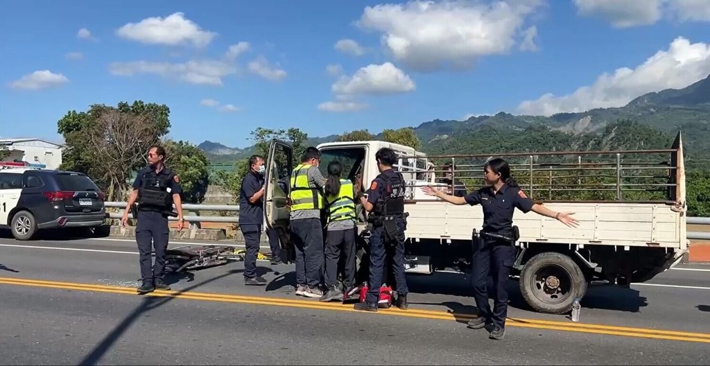 台東貨車肇逃 駕駛自殘拒捕