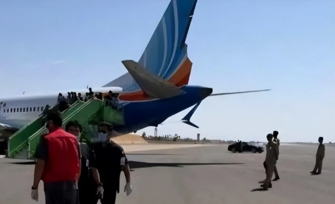  Flydubai航空因為急降而受損的飛機尾翼。 圖 : 翻攝自牛彈琴 