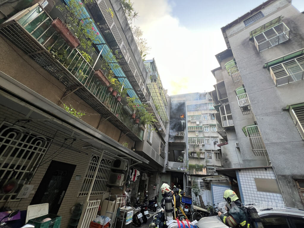 北市萬華民宅火警 3女送醫火勢已撲滅