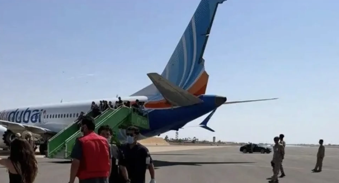 杜拜航空機長手幾乎被切斷! 副機長邊捅邊罵 同事稱他極端分子 絕不做「這件事」….