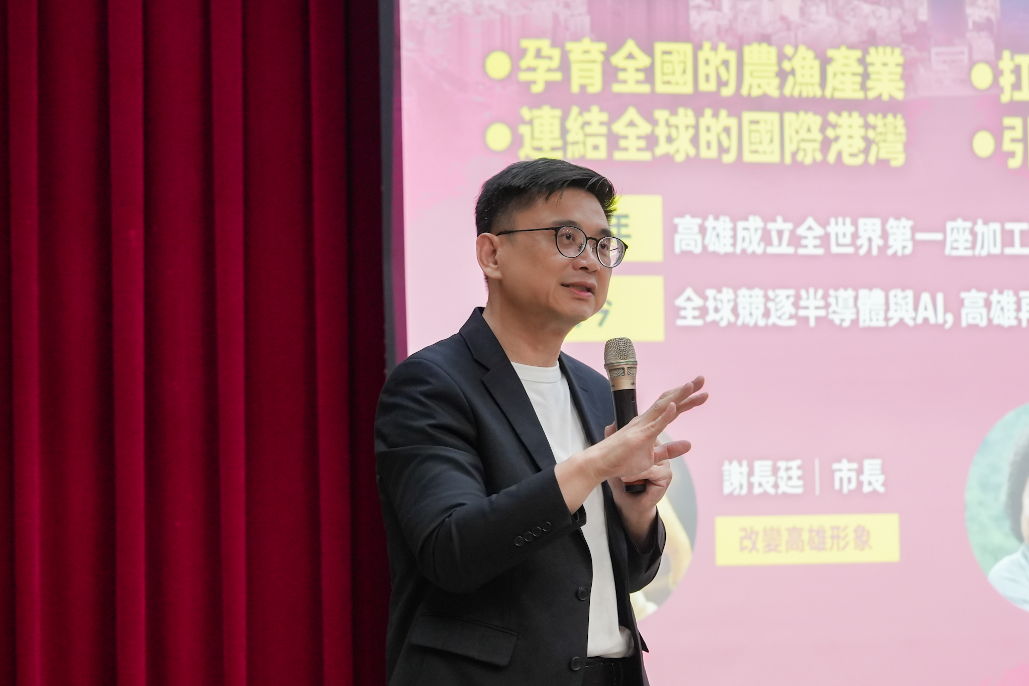 面對青年學子有問必答 賴瑞隆首推《高雄市青年發展自治條例》