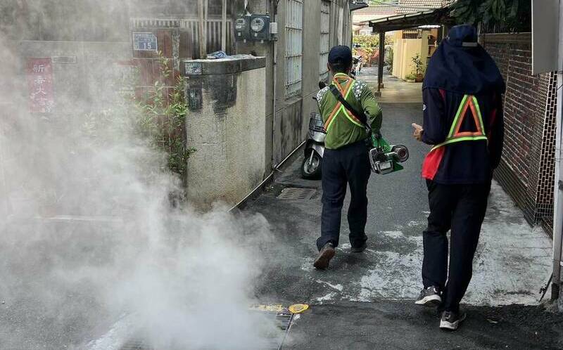 彰化防登革熱噴藥出包!濃煙灌店家全家狂咳「1人送醫」