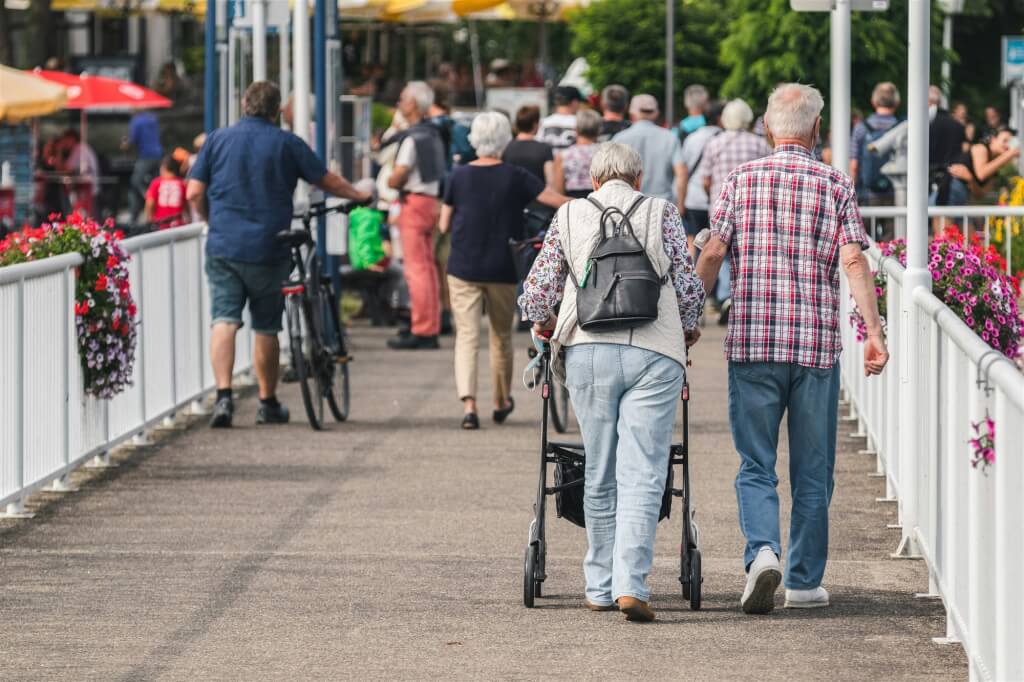 世衛:2023年全球平均餘命73.3歲 近COVID疫情前