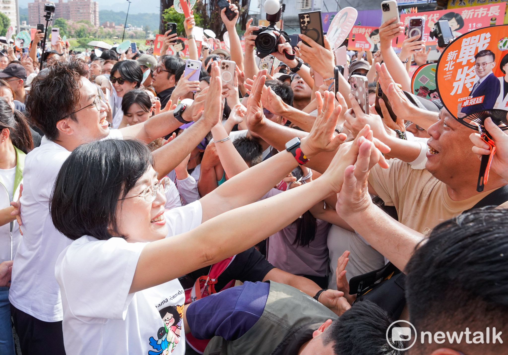 「洋流慧聚」擠爆三峽!沈伯洋吃金牛角 祖師廟前廣場遭支持者塞滿
