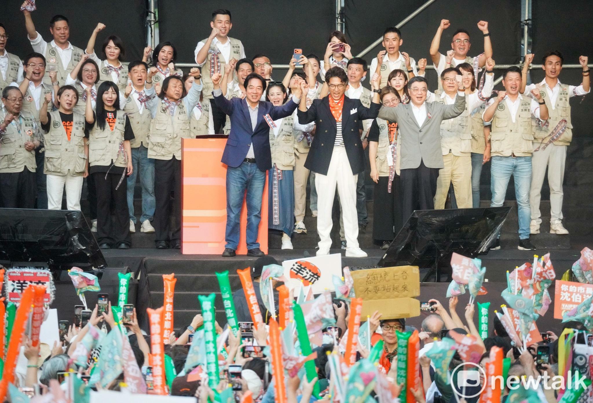  賴清德、卓榮泰一同與沈伯洋牽手喊凍蒜。 圖：張良一／攝 