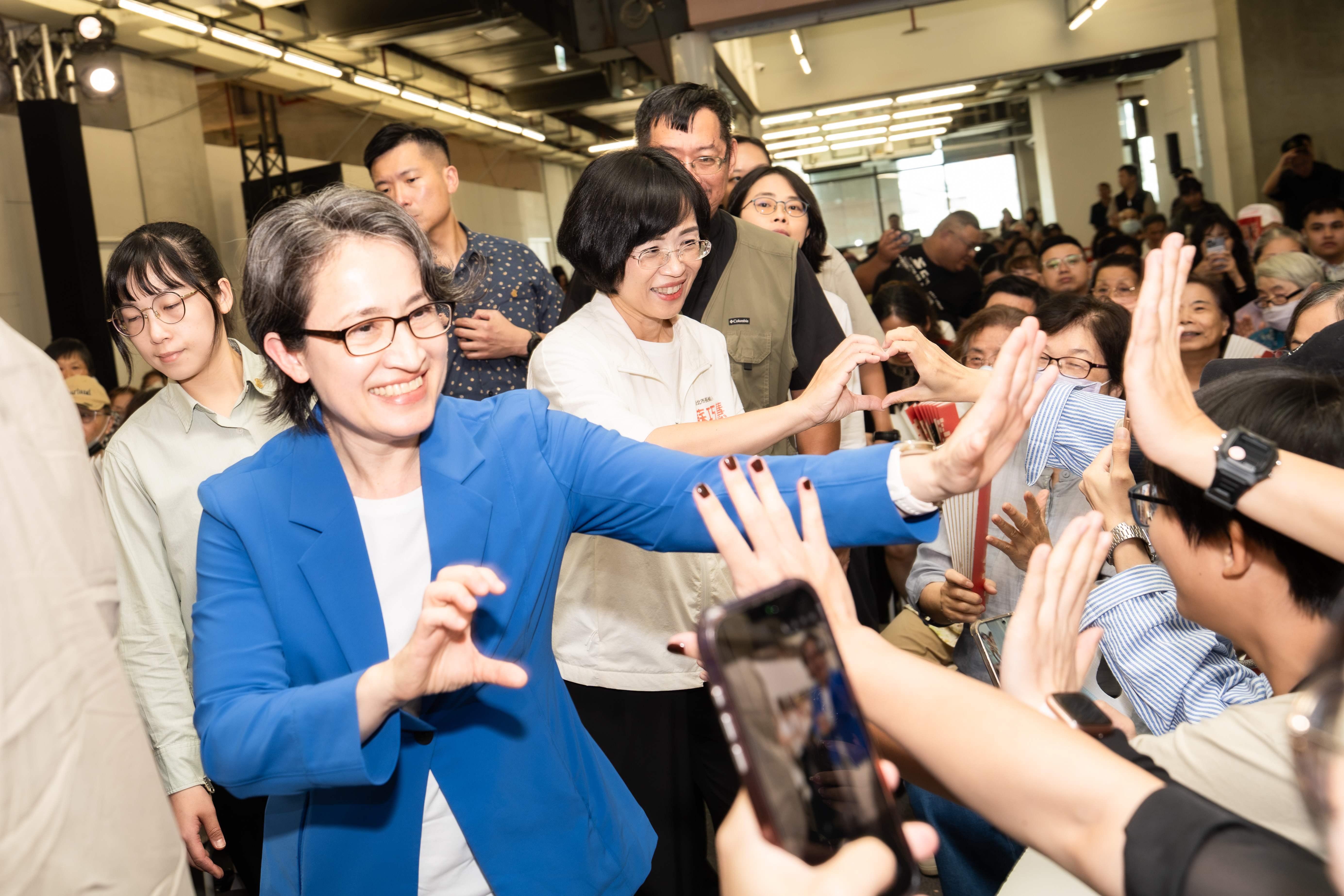  新北市長候選人、立法委員蘇巧慧今（4）日成立「基督宗教後援會」，副總統蕭美琴也以教友身份出席為蘇巧慧加油。 圖：蘇巧慧競總提供 