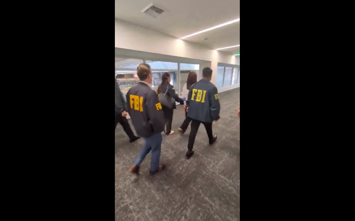 (影) 監控賴清德兒子 張婉瑩真是女間諜? 網:與方芳都來自北京「這學校」.....