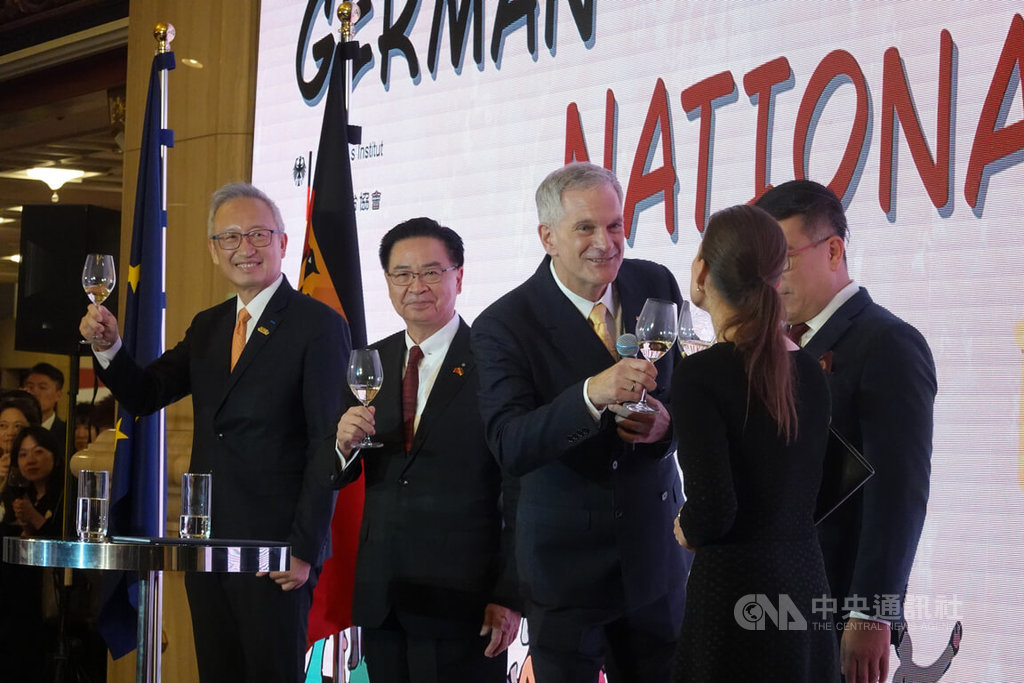 德國代表:西德當年若須棄民主接受專制 統一不會實現