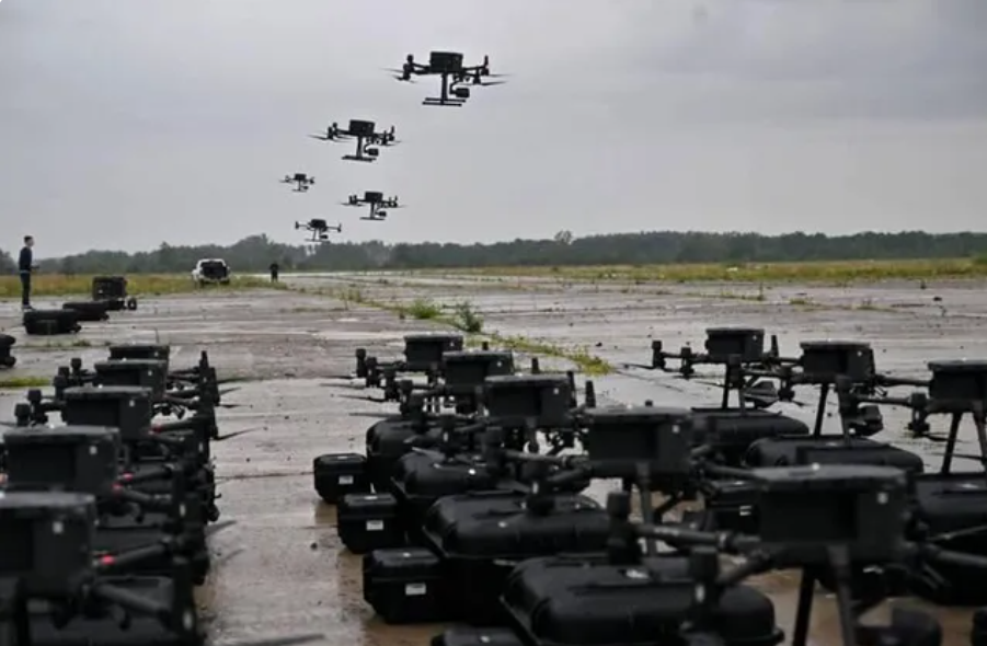 相關說法稱，烏軍在行動前大量壓制俄軍無人機，削弱俄軍前線偵察及戰場監視能力，使俄軍難以及時掌握烏軍兵力調動。圖:翻攝自矚望雲霄