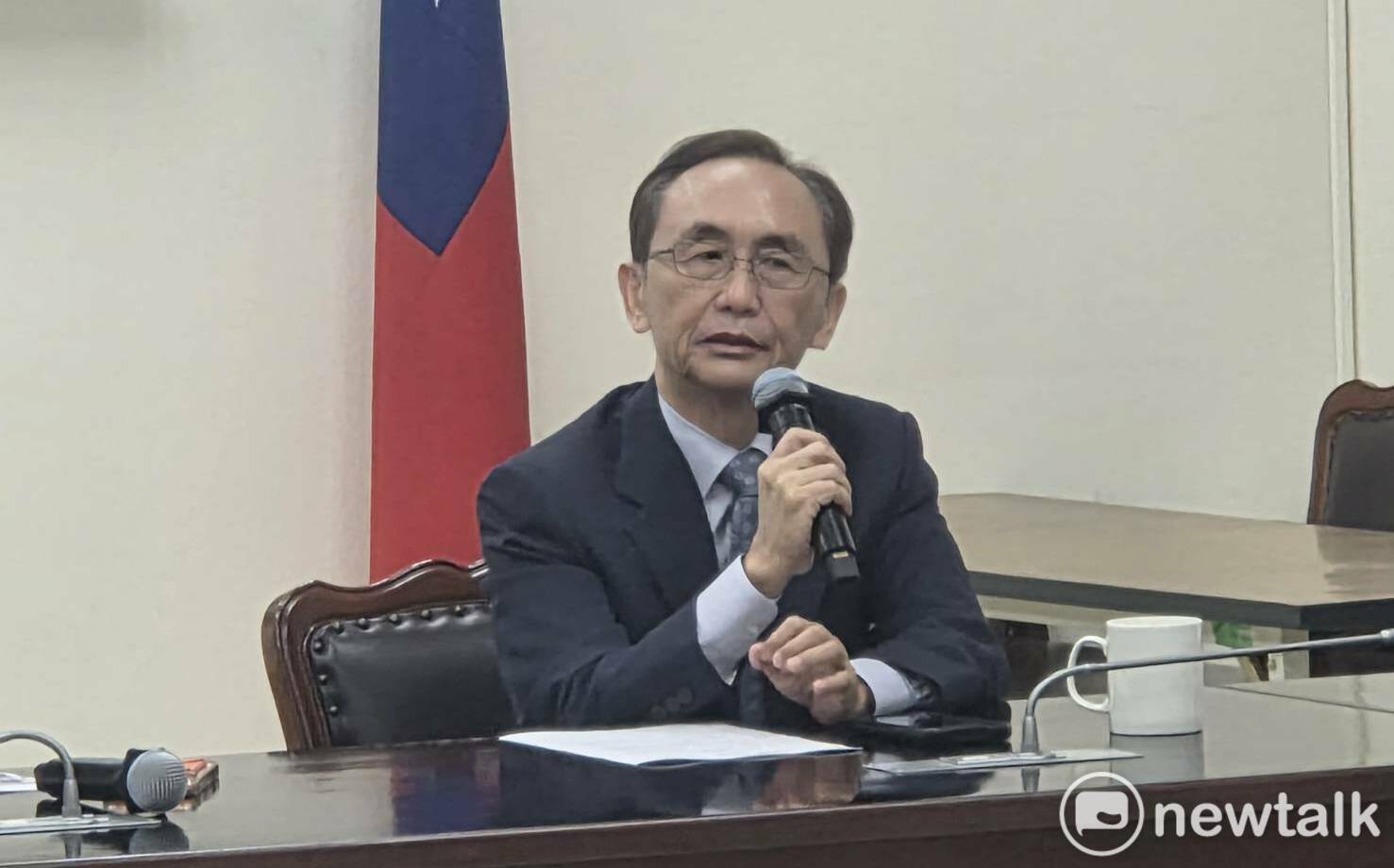 被鄭朝方胞弟恐嚇 吳子嘉奔立院陳情要總統出馬