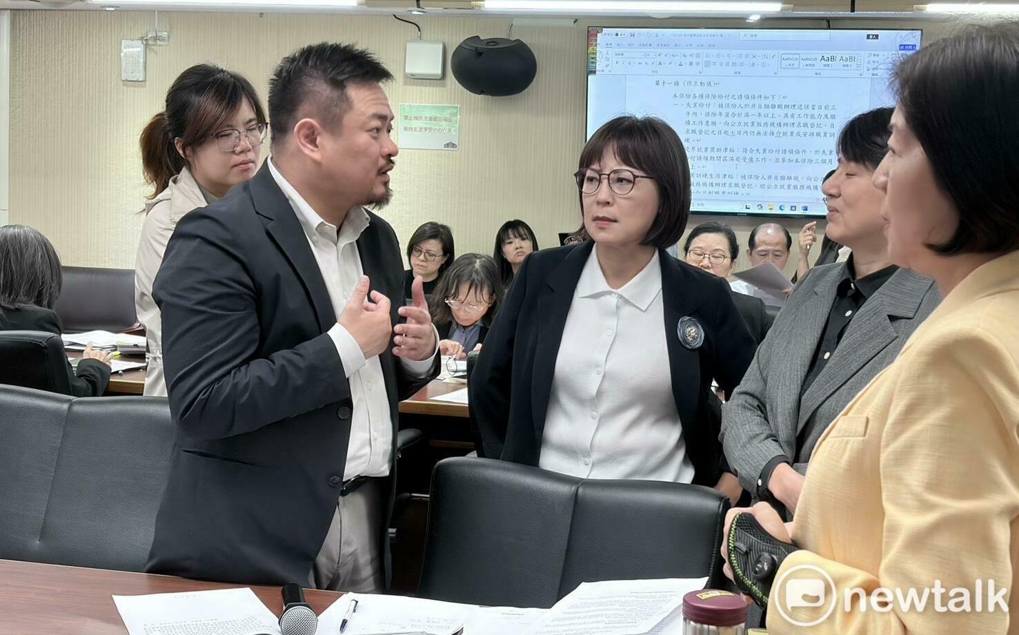 快訊》育兒假黨團協商大卡關 白委堅持提案內容、休息藍綠勸談攏未果