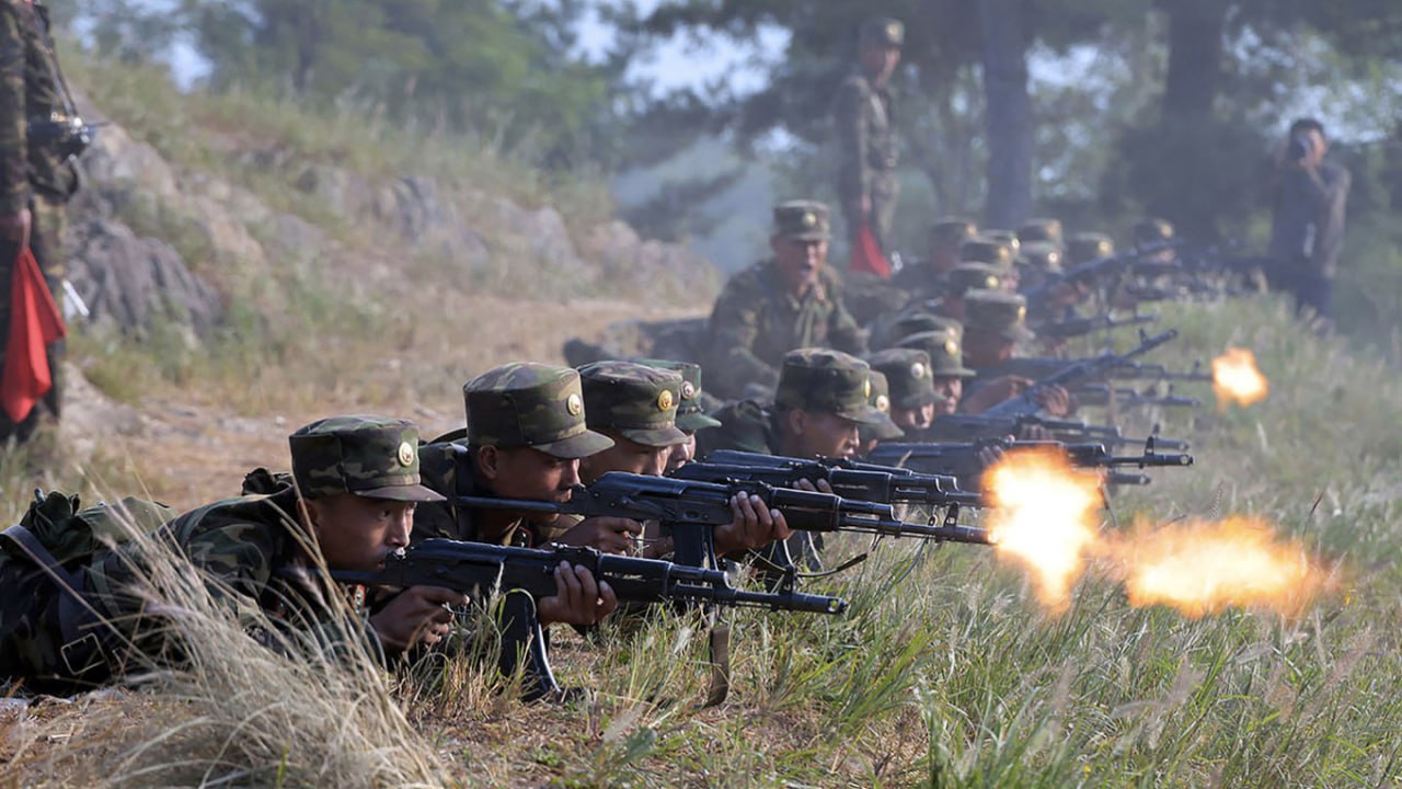 這起外交風波首先源於北韓軍戰俘問題。烏克蘭總統澤連斯基 9 月 23 日在紐約出席聯合國大會期間發表演說，公開透露俄烏戰爭中被俘的 2 名北韓士兵已移交韓國。 圖:翻攝自X @nexta_tv