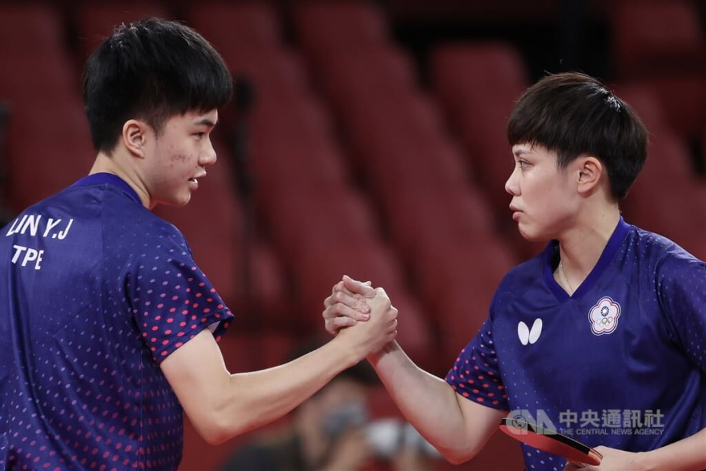 林昀儒、鄭怡靜拍落對手 首闖WTT中國大滿貫冠軍戰