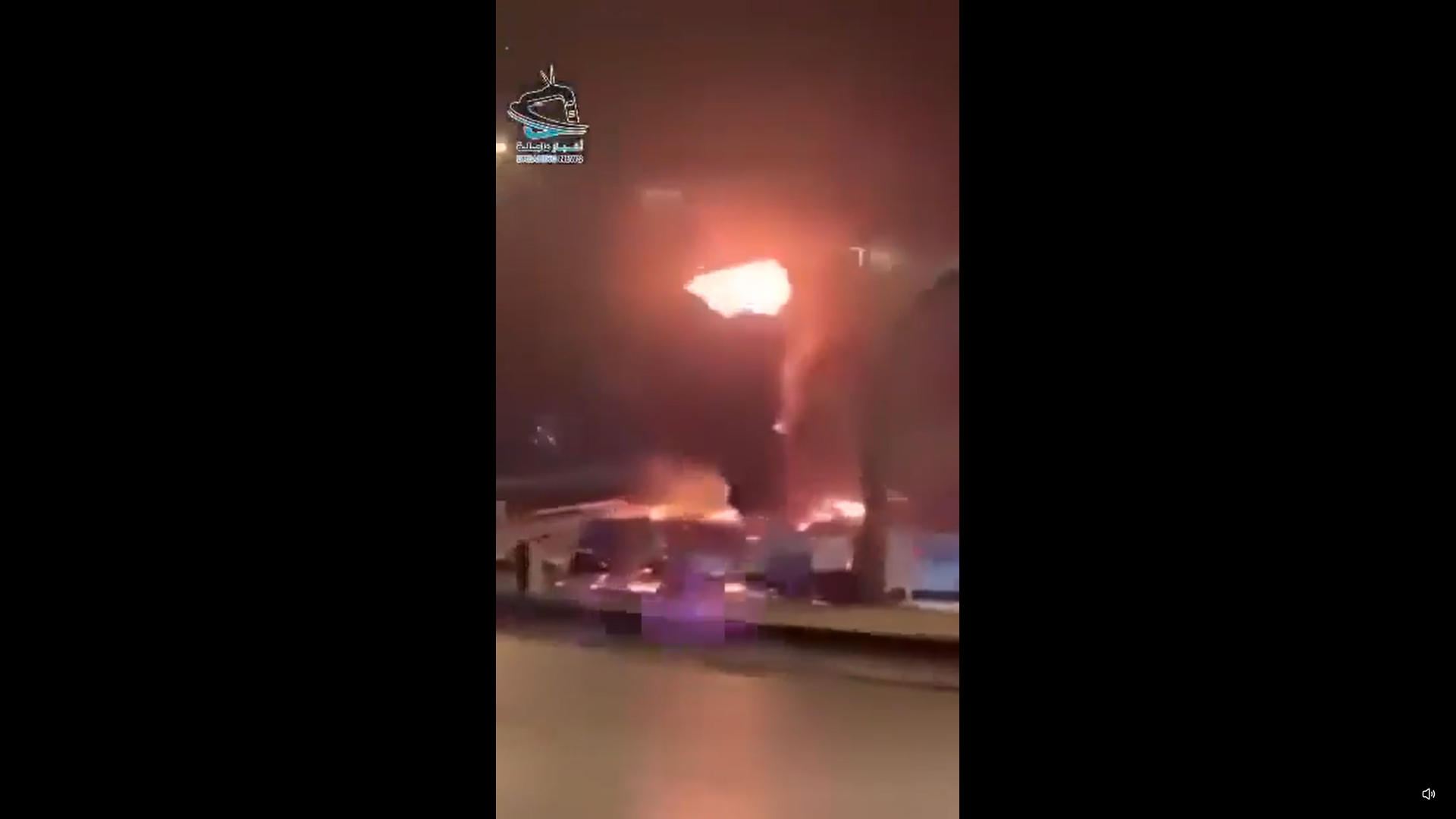 一段被宣稱是吉達機場遭襲的影片，指出畫面早在 2026 年 2 月便已出現，並非所聲稱的近期機場攻擊。 圖:翻攝自影片