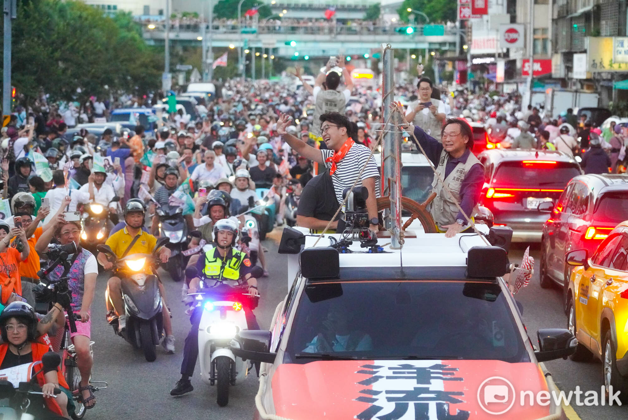 (影)沈伯洋首場大型車掃再掀「台北大洋流」 腳踏車阿伯比讚力挺!