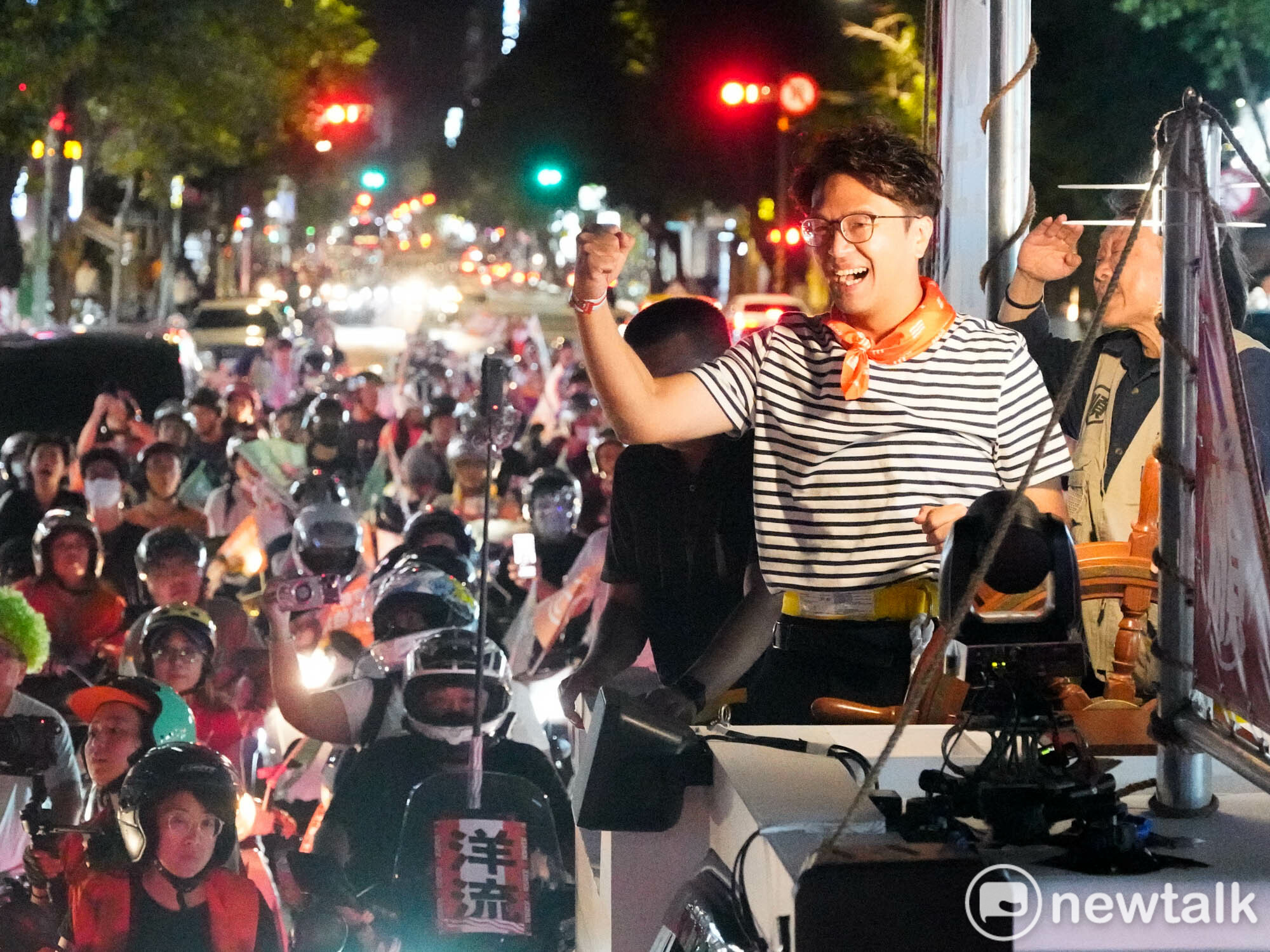 沈伯洋開箱中山大同5政見 一句「不會照PPT唸」暗酸蔣萬安惹笑