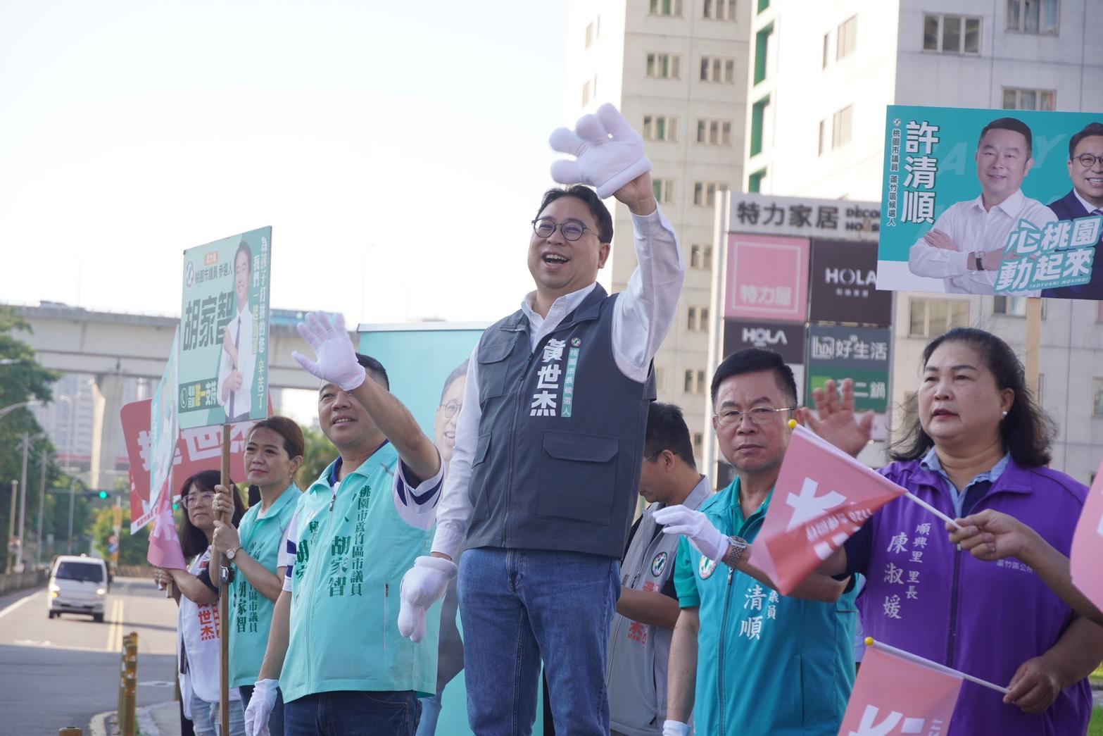 連續兩天跑桃園蘆竹! 綠市長候選人黃世杰今晨在南崁路口率眾拜票