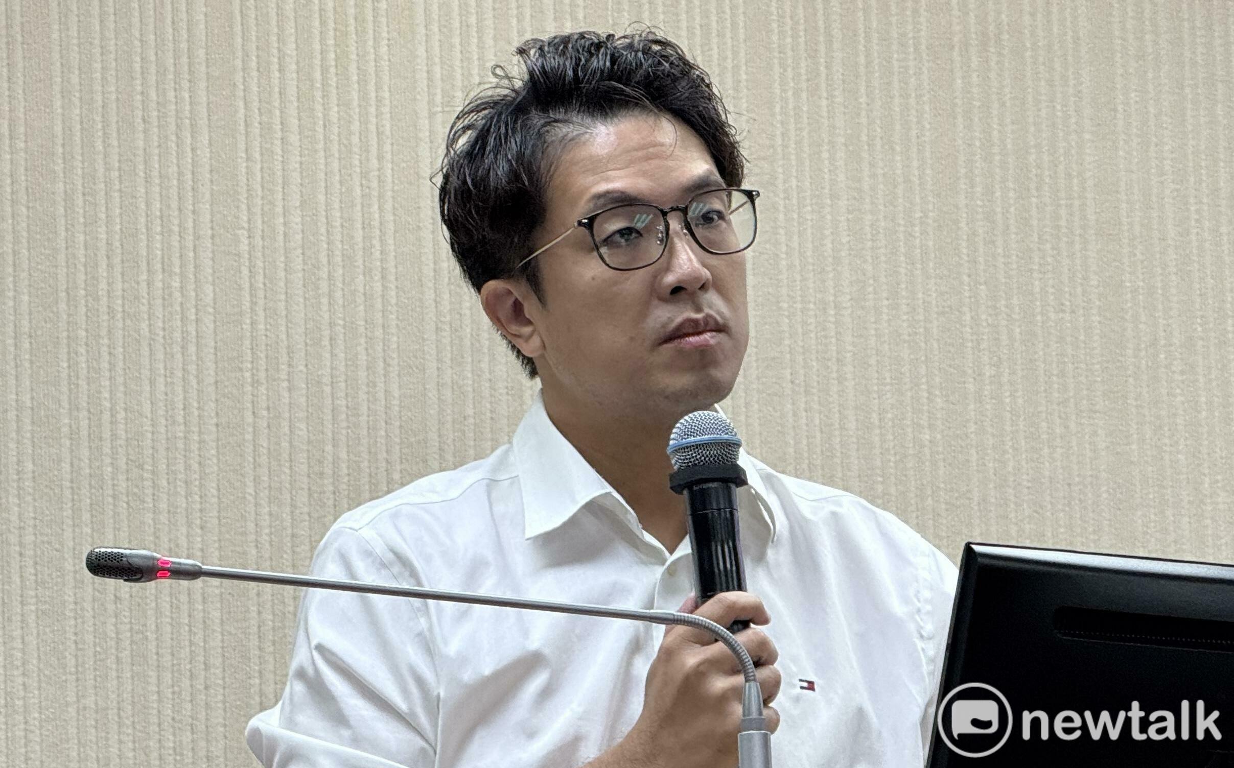 沈伯洋遭挖昔拿椅子砸同學 他反問:為何沒人挖蔣萬安過去?
