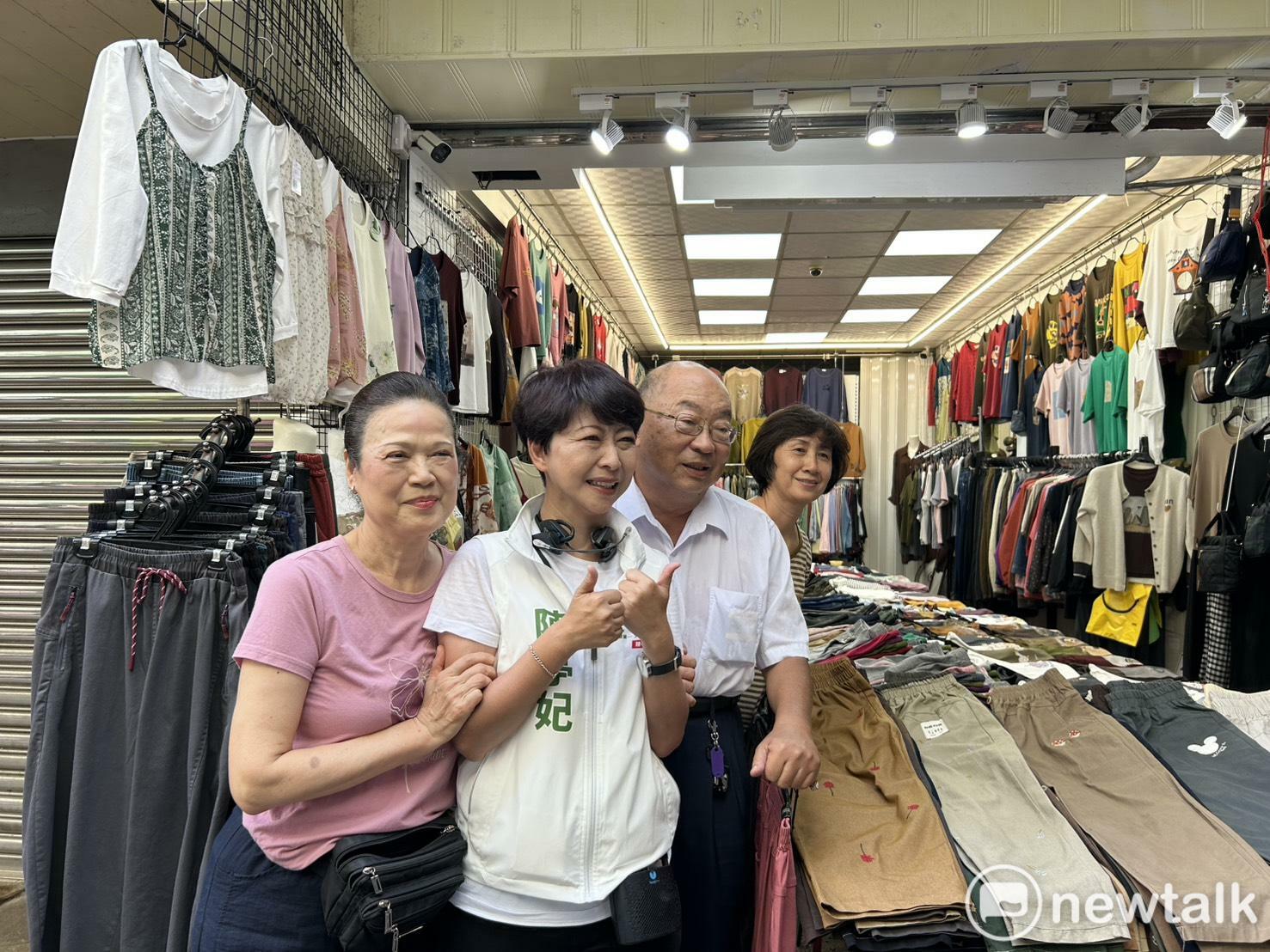 陳亭妃回出生地東菜市掃街 重溫童年助選記憶 攜手議員候選人拚台南新未來