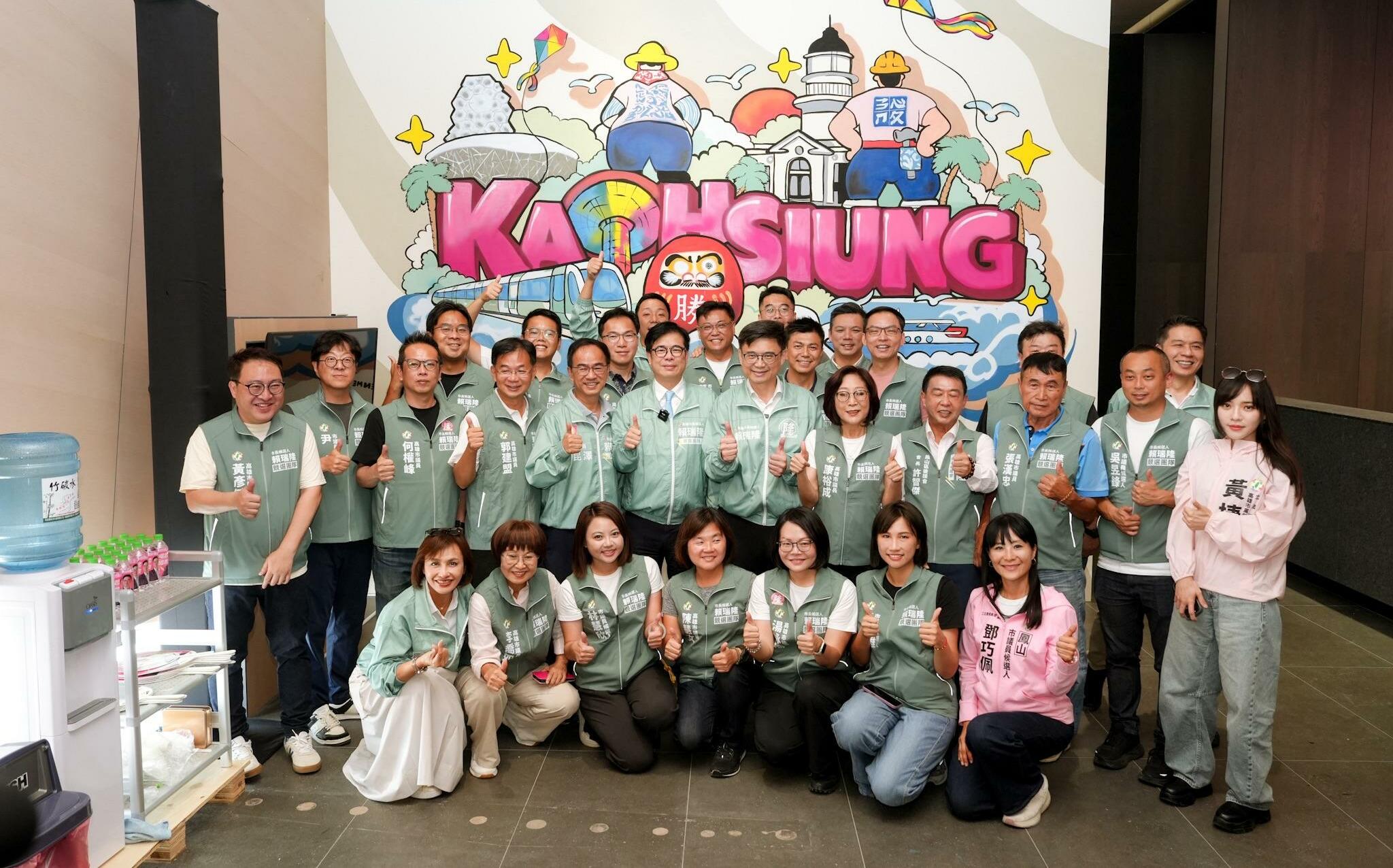 偕陳其邁開箱史上最潮競總 賴瑞隆巨幅「權志隆」塗鴉外牆震撼亮相
