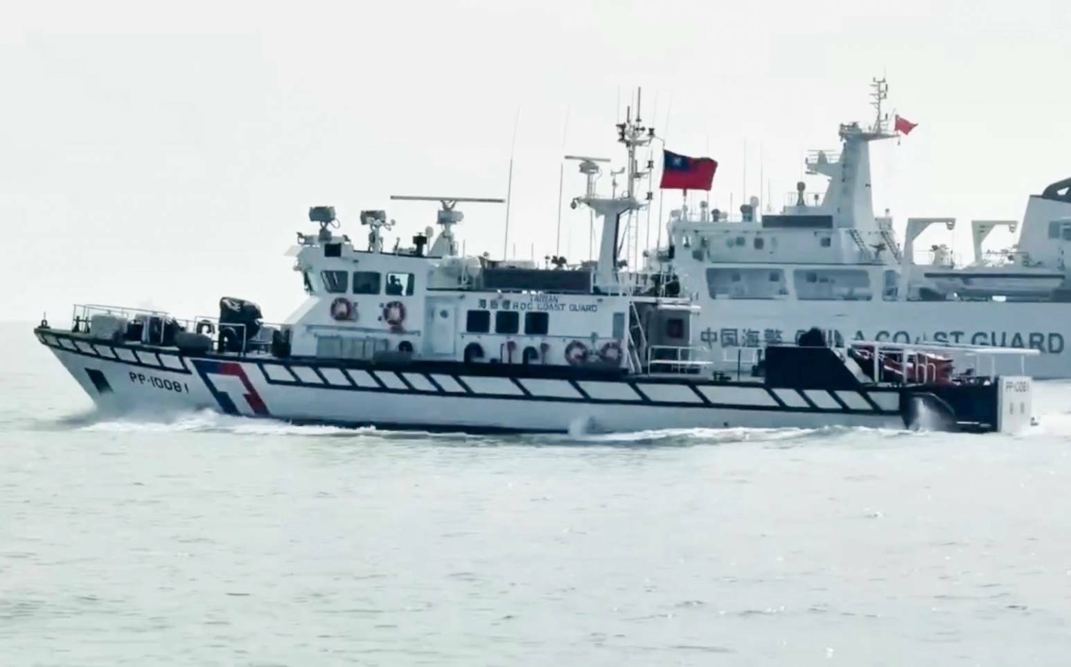 中國海警4艦「一路縱隊」侵擾金門限制水域 海巡巡防艇「一對一」近迫拒止