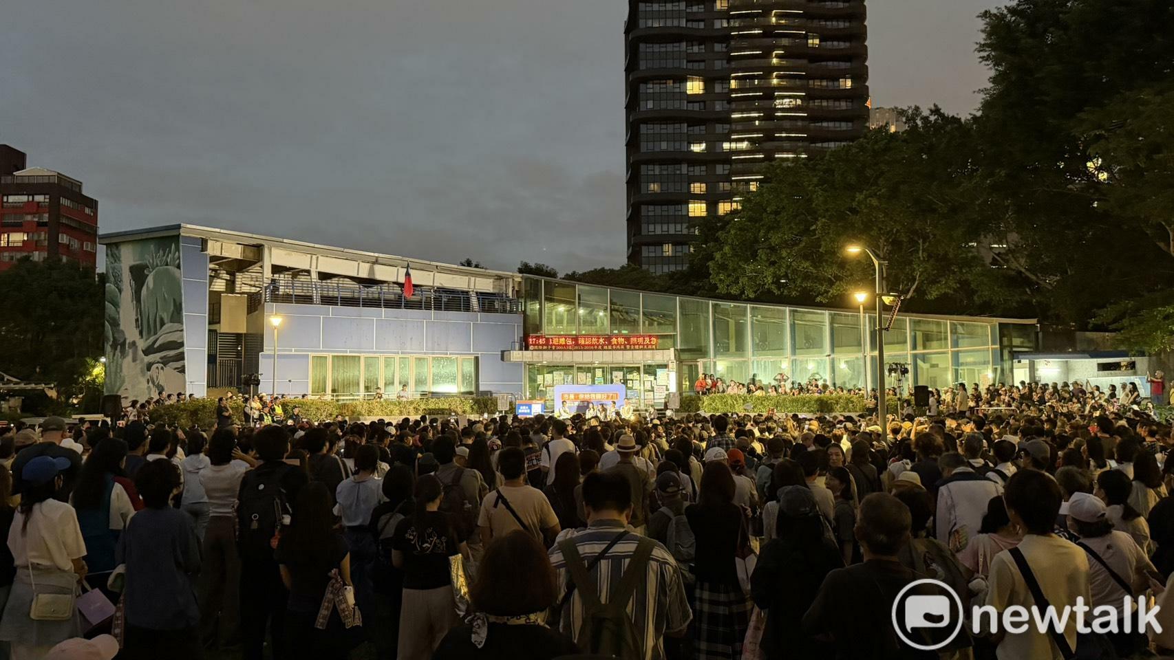(影)破紀錄!15分鐘發完300張提問單 沈伯洋談拆除「條通文化」負面標籤